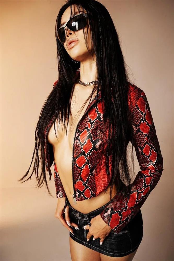 Trước khi nhập ngũ, đồng chí Minh Tú đã chụp ảnh quên nội y bạo cỡ này-4