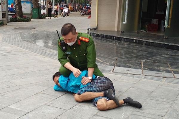 Góc quay khác vụ 2 bố con vác dao chém người dã man ở Bắc Giang-2