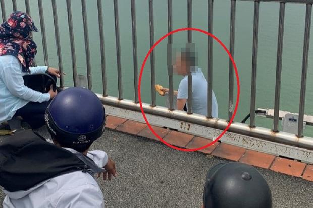 Người đàn ông dọa tự tử đã về nhà sau 15 tiếng đu cầu-6