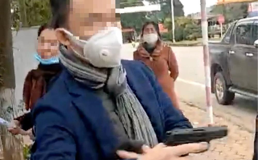 Danh tính kẻ xé bìa đỏ, rút súng uy hiếp người bán đất ở Nghệ An-1