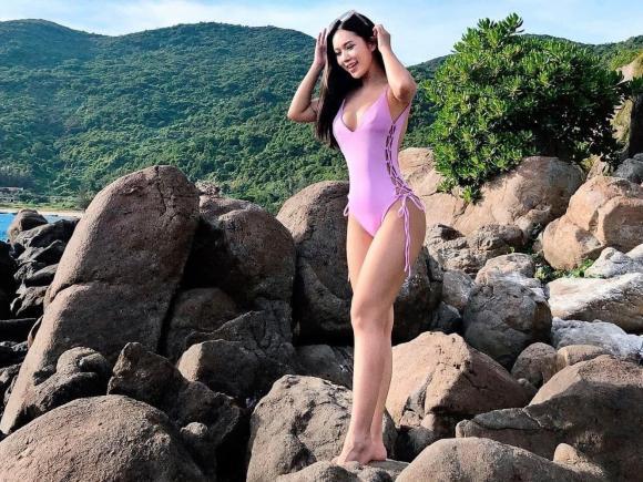 Y tá Ngọc Phố Trong Làng Ngọc Anh gây bão với ảnh bikini sexy-1