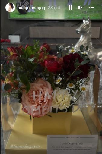 8/3: Đoàn Di Băng đòi xe máy 700 triệu - Ngọc Trinh khoe ai đó tặng hoa-8