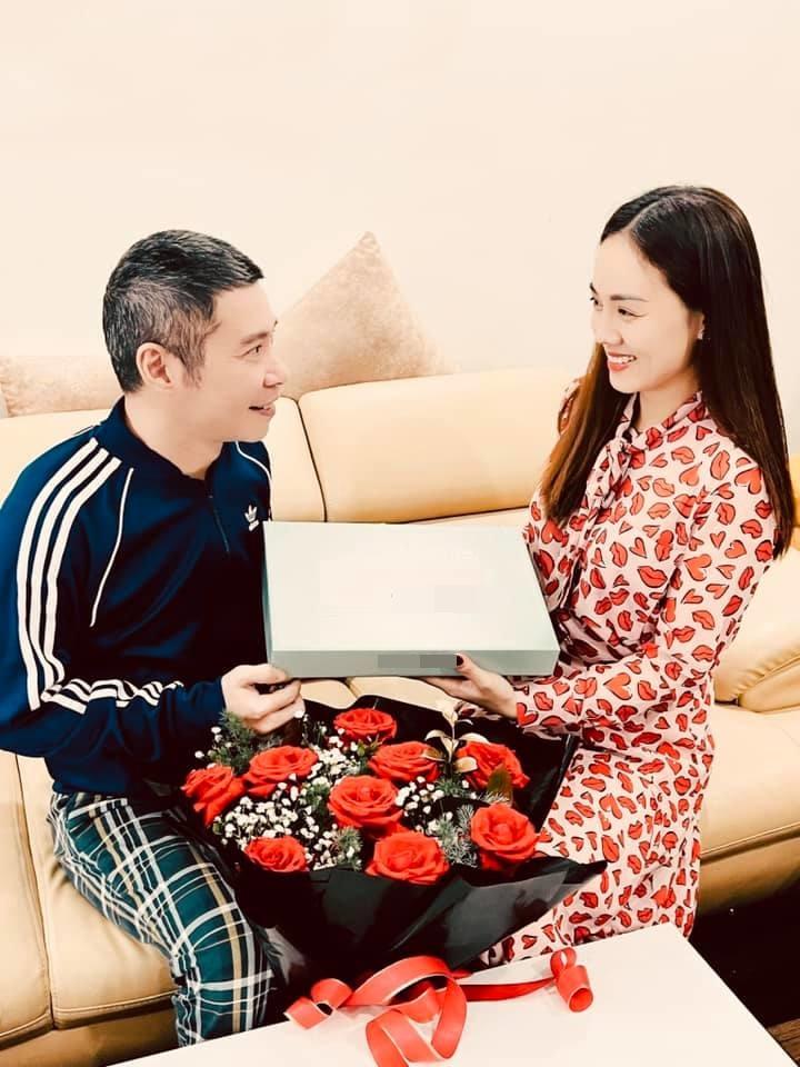 Dàn sao khoe quà 8/3: Vợ Khắc Việt nổi bần bật với xe hơn 7 tỷ-3