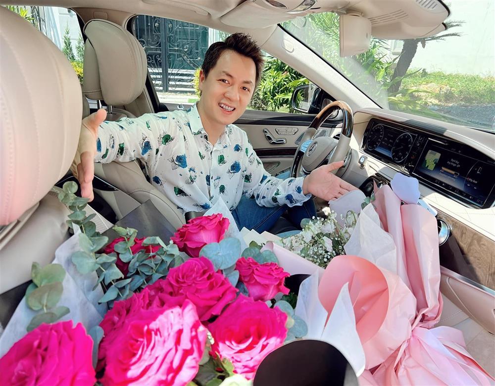 Dàn sao khoe quà 8/3: Vợ Khắc Việt nổi bần bật với xe hơn 7 tỷ-8