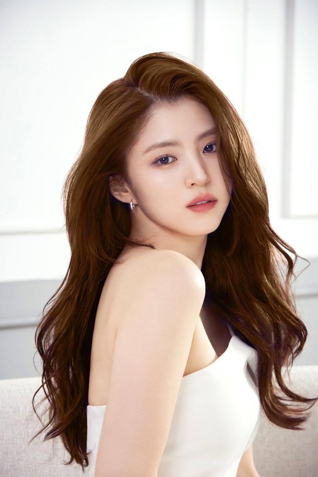 Han So Hee phải làm việc liên tục tại quán rượu để trả nợ cho mẹ-2