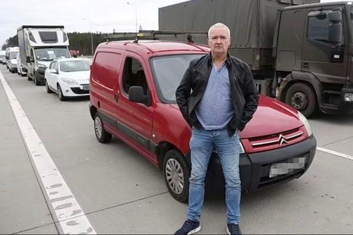 Chồng lái xe xuyên châu Âu tới Ukraine cứu vợ-1