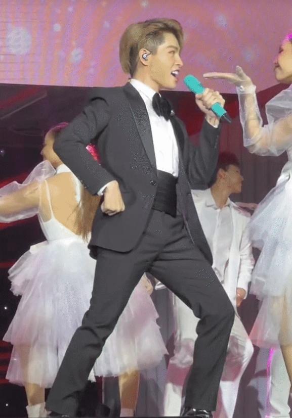 Đức Phúc đáp trả bị cáo buộc hát nhép khi diễn live Ngày Đầu Tiên-1