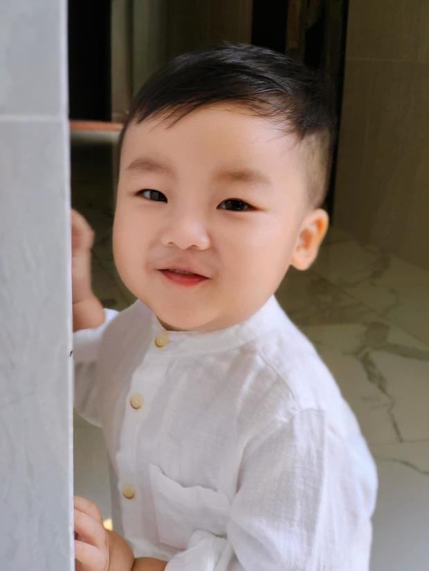 Quý tử nhà Hoà Minzy bảnh bao theo mẹ chốt đơn bất động sản?-8