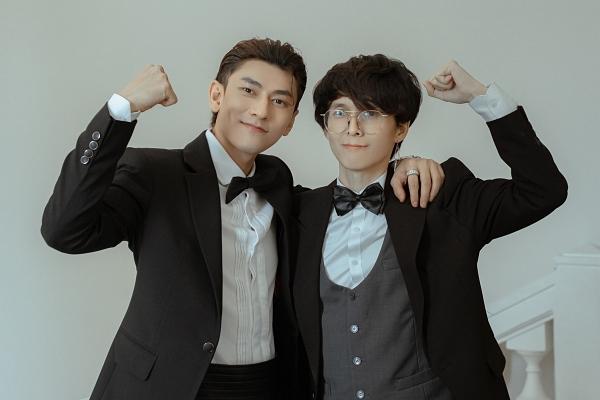 Bế con đi sinh nhật idol, fan của Isaac chịu chơi cực chất-13