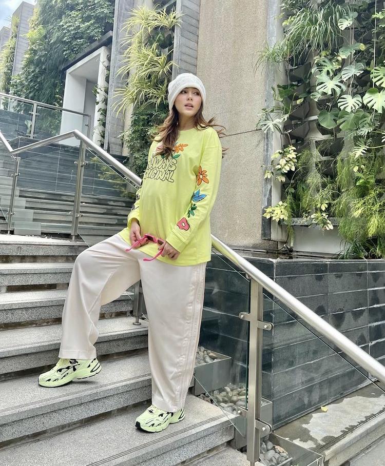 Mỹ nhân Thái Chompoo Araya bụng bầu vượt mặt vẫn lên đồ chất lừ-3