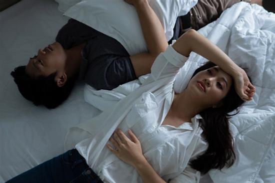 5 điều khó chịu dễ xảy ra trong 'chuyện ấy' khiến anh xã tụt cảm xúc