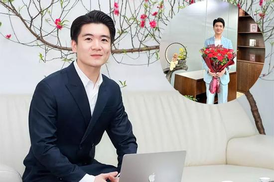 Con trai bầu Hiển ôm bó hoa lớn ngày 8/3, tò mò người nhận quà