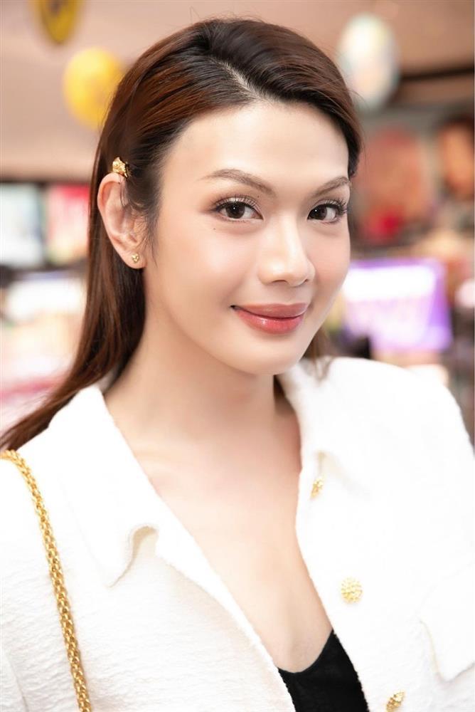 Đào Bá Lộc xúng xính váy áo 8/3, visual qua cam thường mới sốc-3