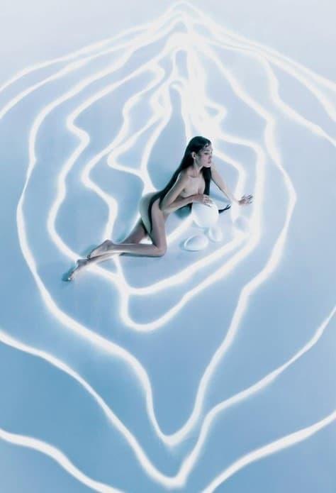 Rich kid đình đám đốt mắt với loạt ảnh trần như nhộng-2