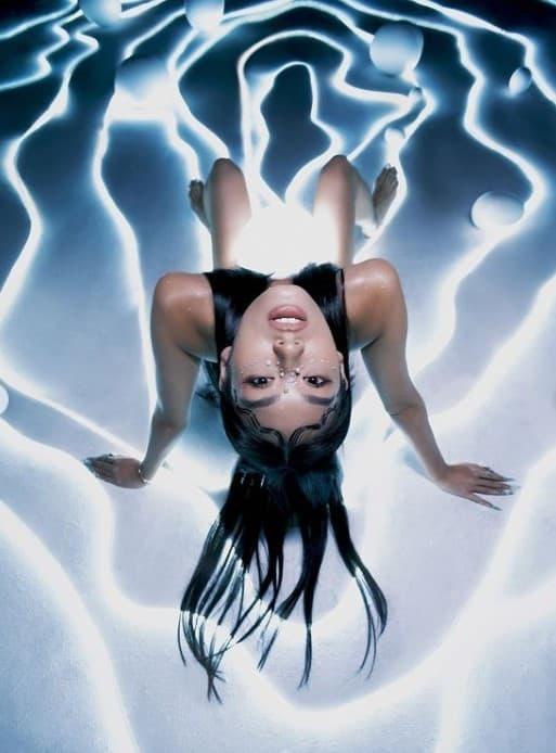 Rich kid đình đám đốt mắt với loạt ảnh trần như nhộng-4