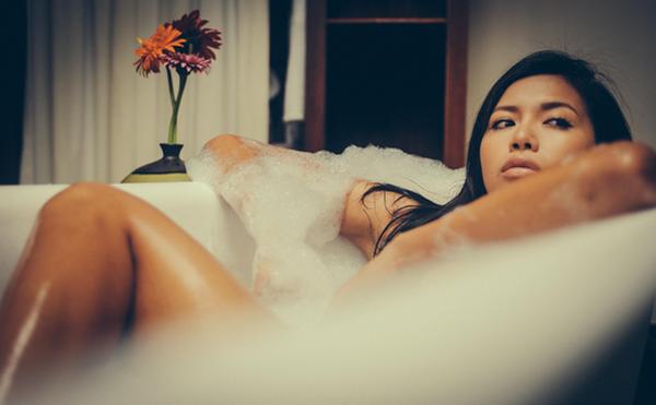 Mỹ nhân Việt ám ảnh khi đóng cảnh nóng: Hết bầm tím thì ngất xỉu-3