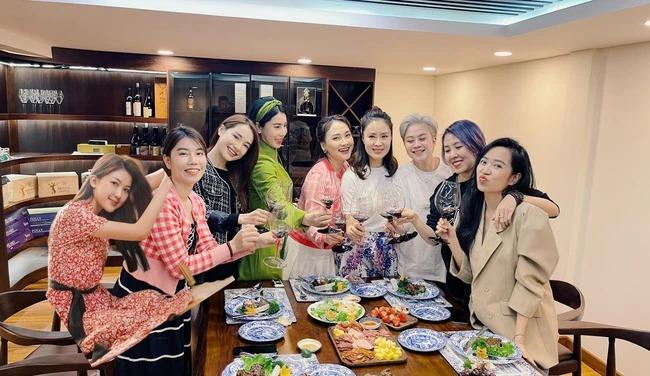 Nhã Phương như người vô hình giữa dàn sao vũ trụ VTV-2