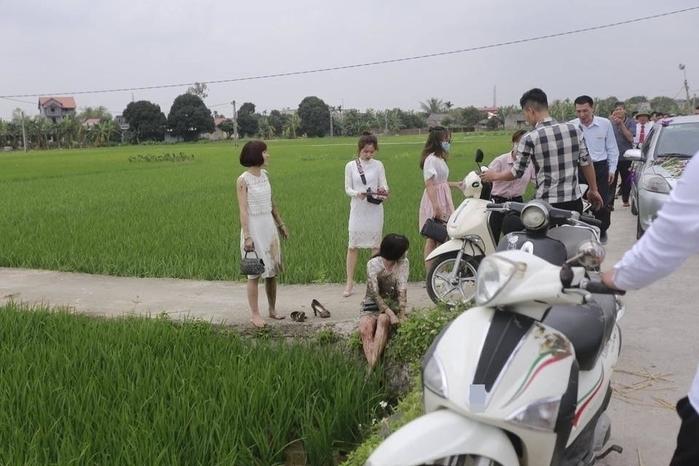 Cạn lời những pha úp vỉa xuống ruộng của các dân chơi hệ phóng-3