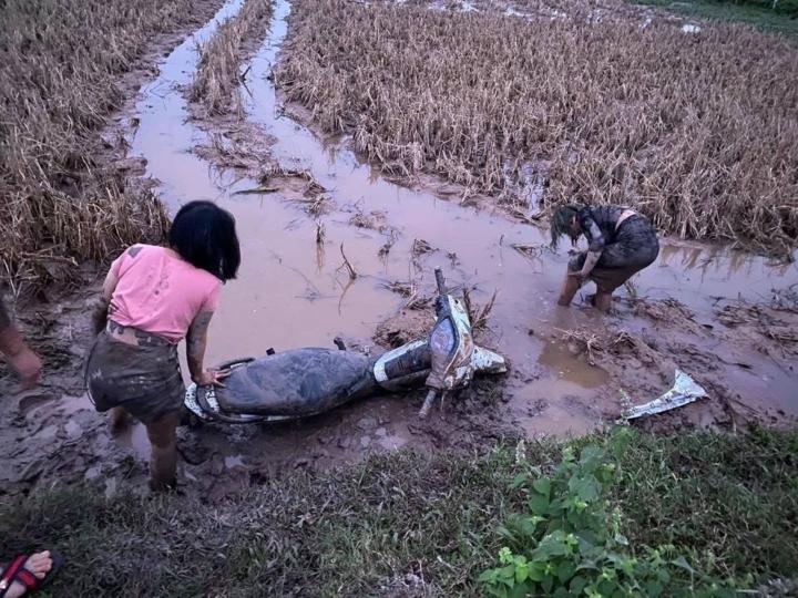 Cạn lời những pha úp vỉa xuống ruộng của các dân chơi hệ phóng-9