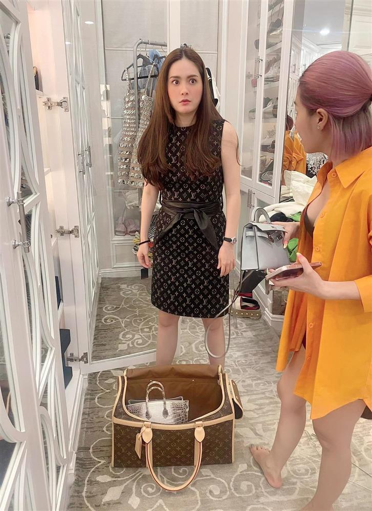 Ông xã mua thú cưng tặng Di Băng, giá mua túi đựng còn sốc hơn-3