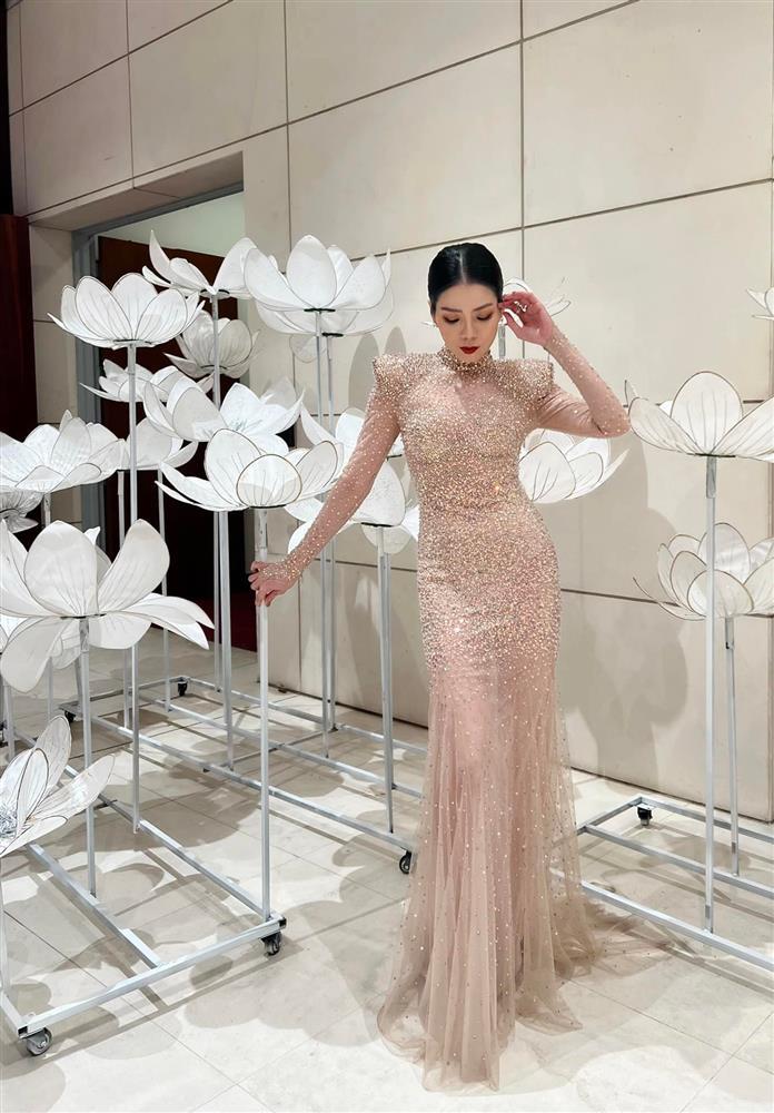 Cùng diện váy xuyên thấu, Lệ Quyên lộ nội y - Hà Hồ sexy tột bậc-3