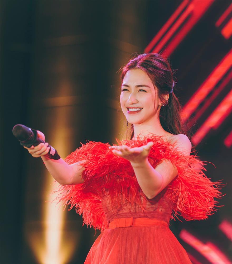 Giọng hát Hòa Minzy bị hậu COVID-19 oánh cho te tua-3