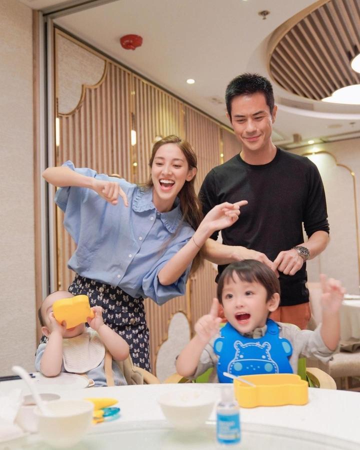 Sao TVB không chịu già: Hà Gia Kính tuổi 63 trẻ như thanh niên-11