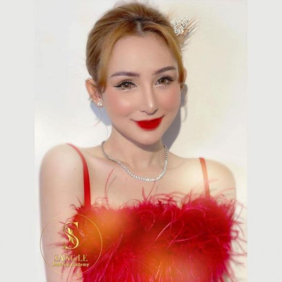 Bất ngờ danh tính chị vợ được chồng tặng bó hoa kim cương 9 tỷ-10