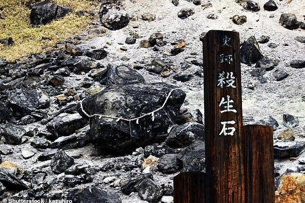 Truyền thuyết hòn đá giết người giam giữ cáo 9 đuôi ở Nhật Bản-1