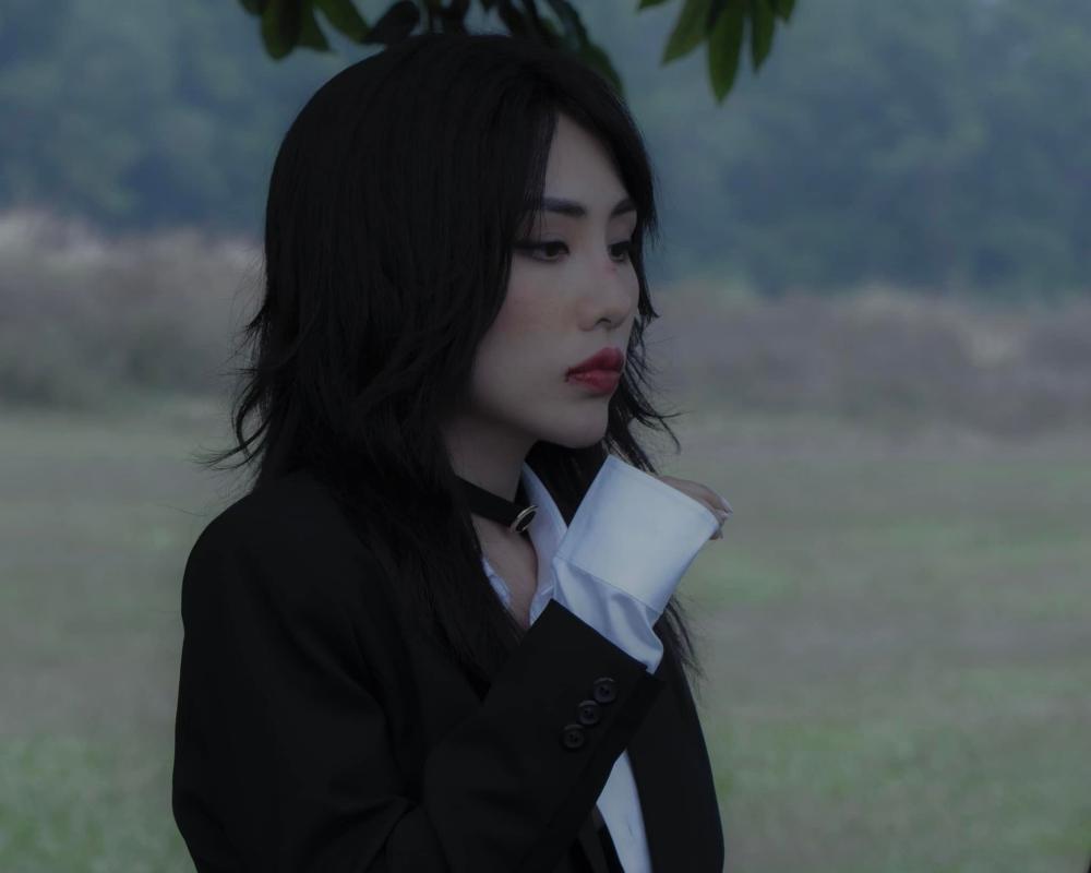 Du Uyên nói gì về cảnh bị bạn trai đánh trong MV mới?-1