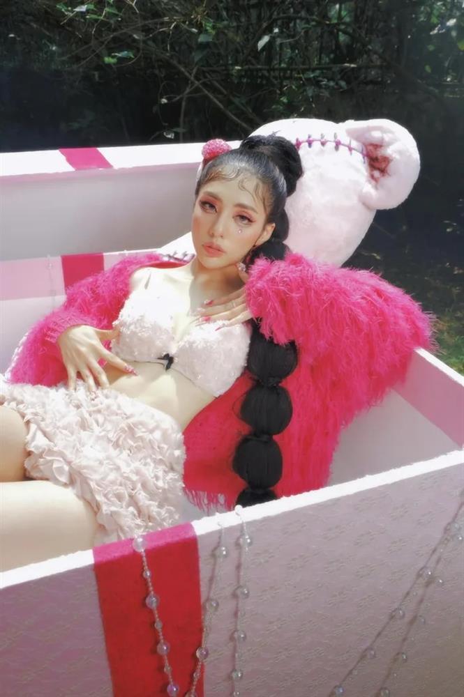 Không nhận ra Du Uyên với make-up look bánh bèo mặt đơ vô hồn-3