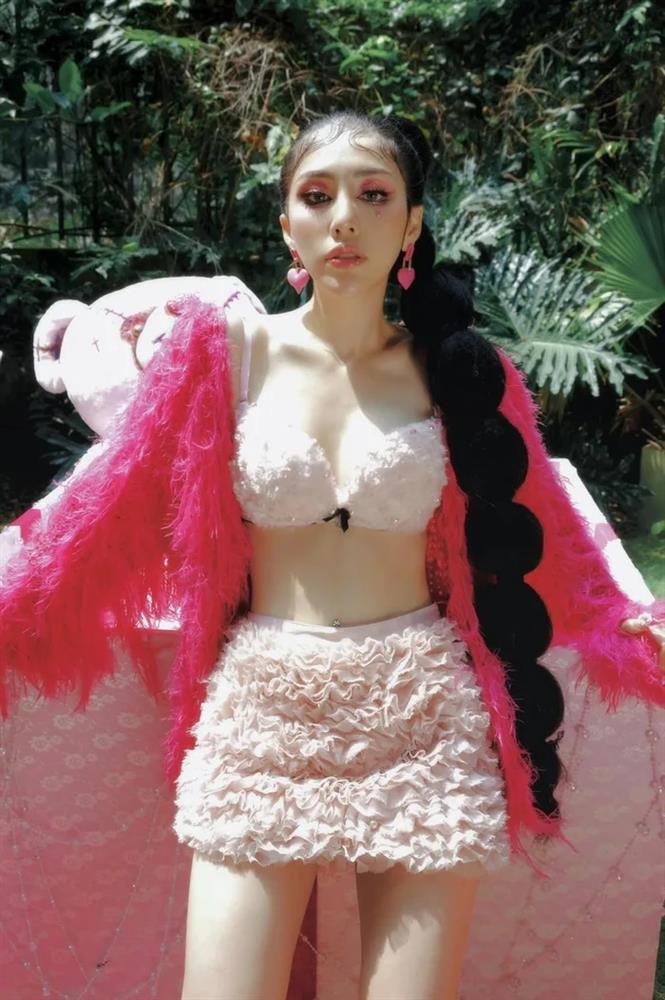 Không nhận ra Du Uyên với make-up look bánh bèo mặt đơ vô hồn-2