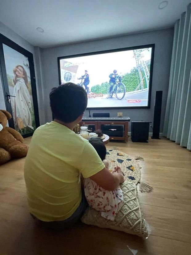 Con gái Nhã Phương lộ chân cực phẩm chuẩn gen mẹ ở tuổi lên 3-10