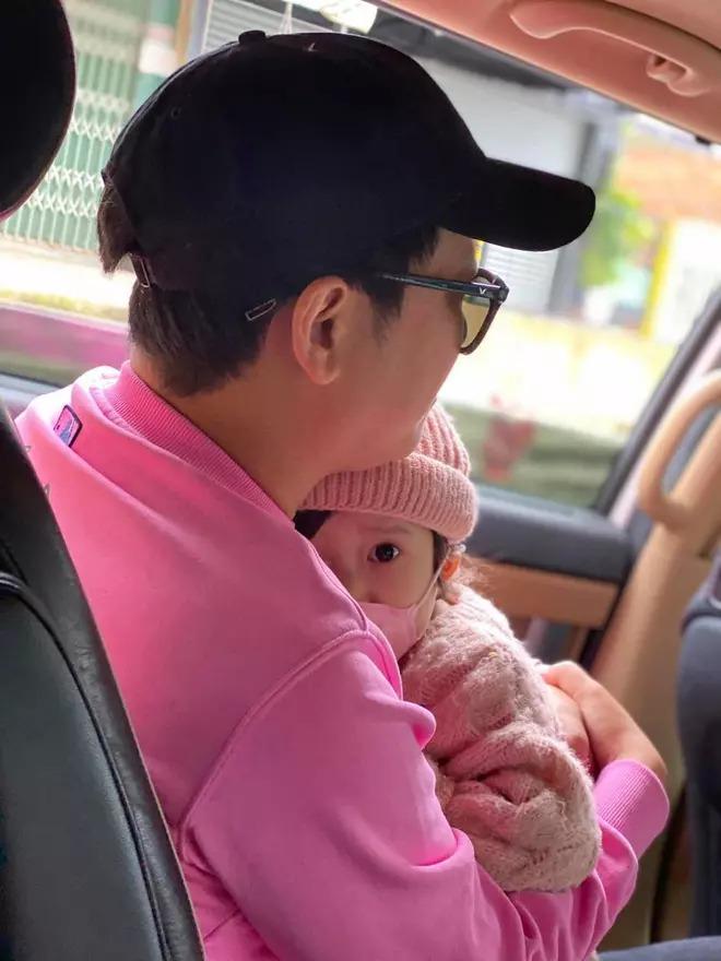 Con gái Nhã Phương lộ chân cực phẩm chuẩn gen mẹ ở tuổi lên 3-6