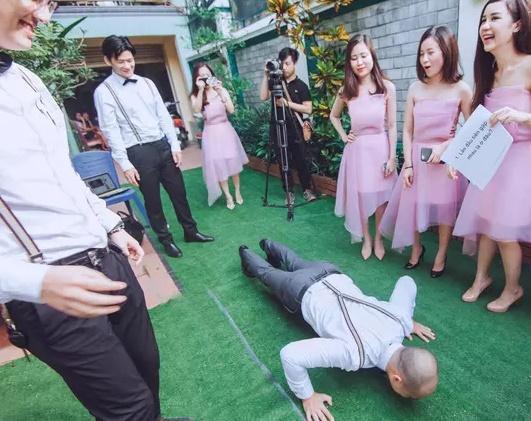 Xôn xao phù dâu bắt chú rể chui háng mới cho đón dâu-12