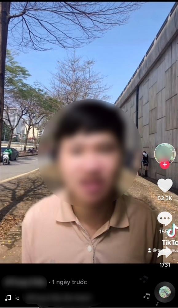 Mải check-in sống ảo, nam thanh niên bị nhảy mất xe máy-2