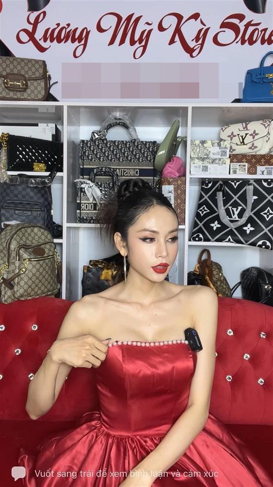 Á hậu Lương Mỹ Kỳ livestream kiếm sống, lộ dáng gầy rộc-1