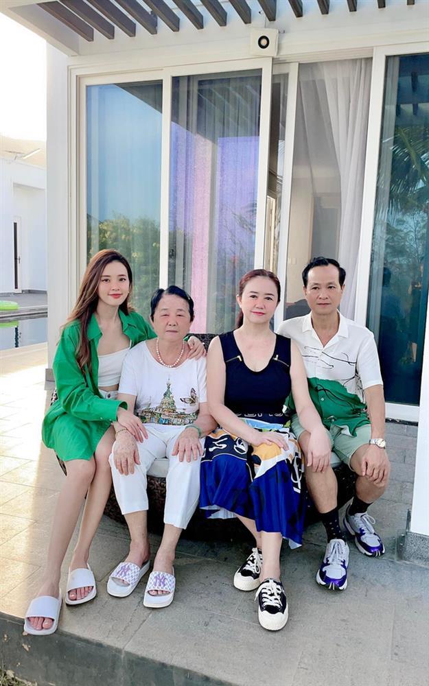 Nhan sắc mẹ Midu: Đã đẹp còn dạy con khéo, quá đáng nể-3