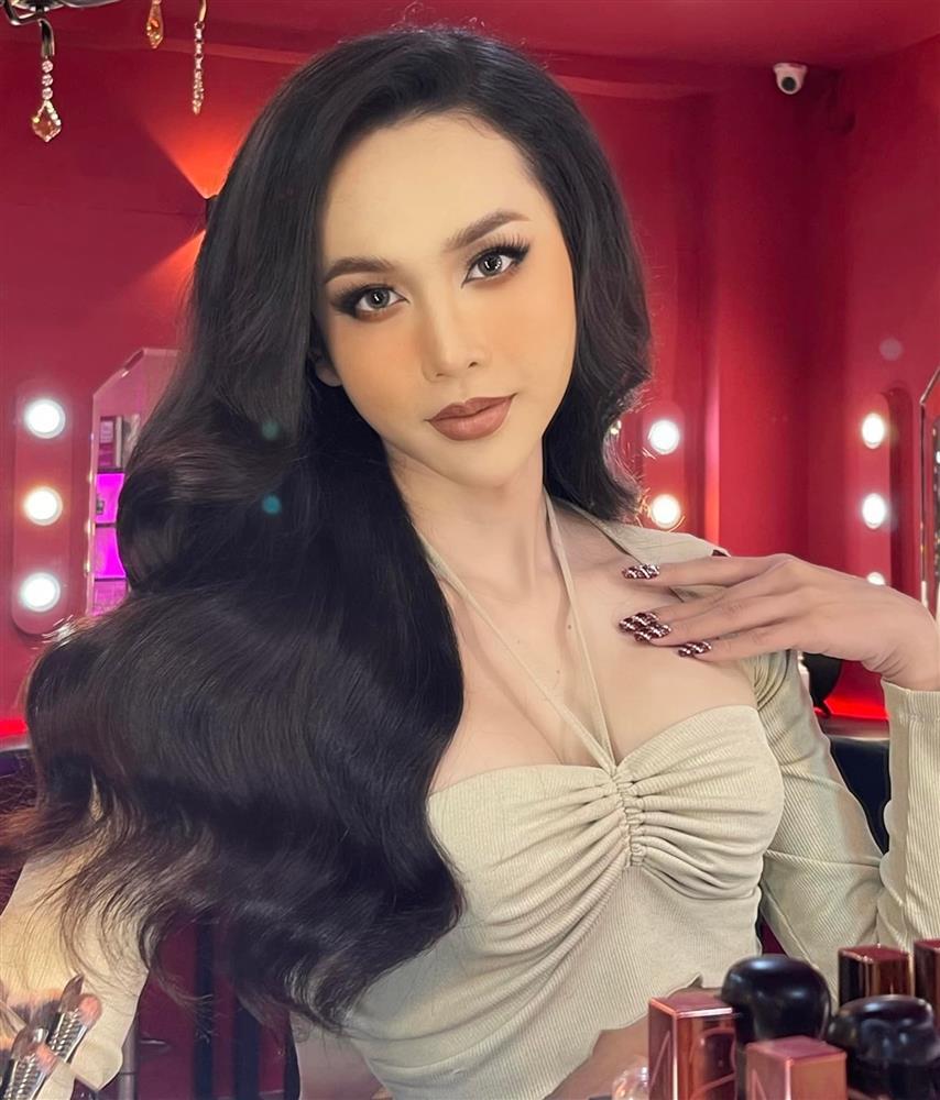 Á hậu Lương Mỹ Kỳ livestream kiếm sống, lộ dáng gầy rộc-4