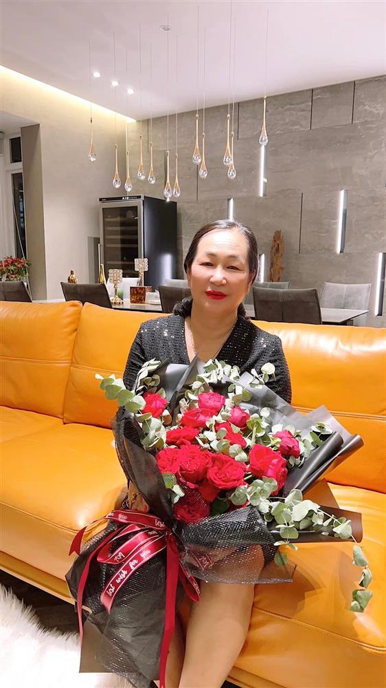 Trấn Thành - Hari Won đưa dàn chị đẹp đi chơi-4