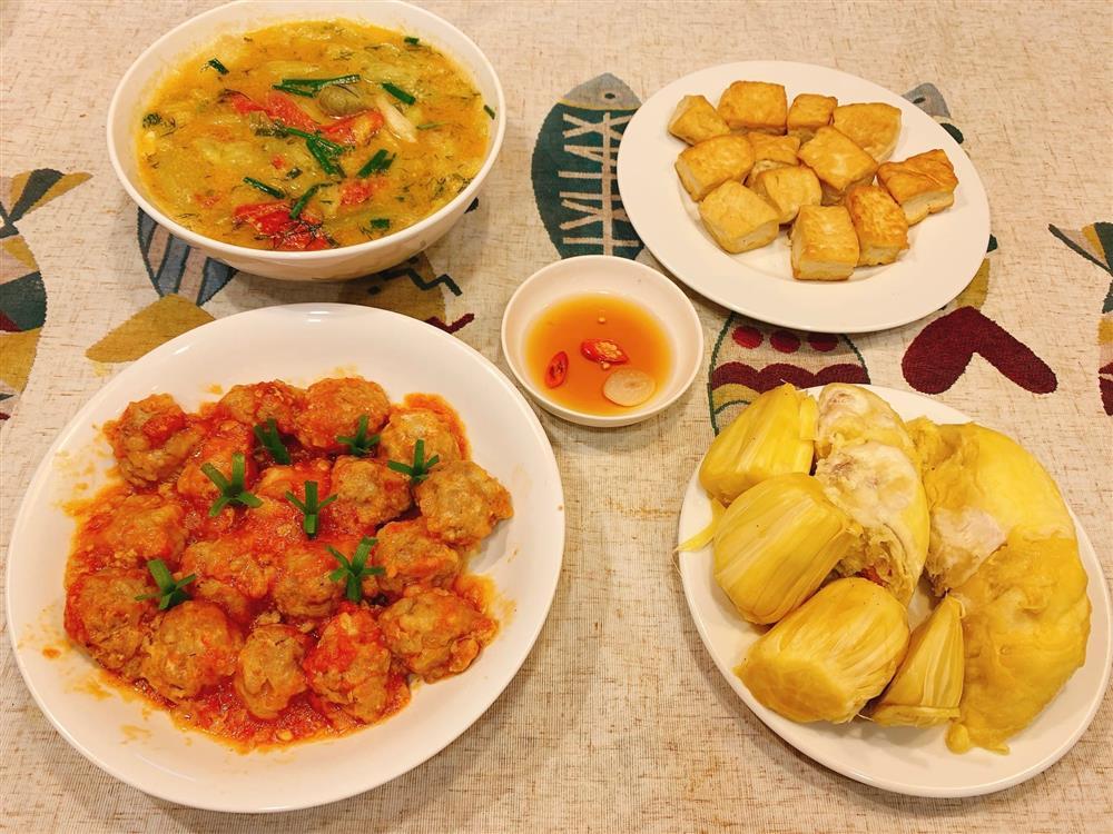 Loạt mâm cơm thịnh soạn cho 3 người chỉ với 150k, ăn được vài bữa-3