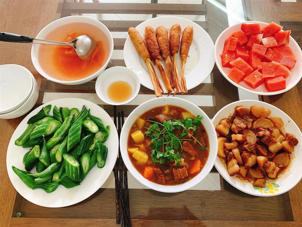 Loạt mâm cơm thịnh soạn cho 3 người chỉ với 150k, ăn được vài bữa-4