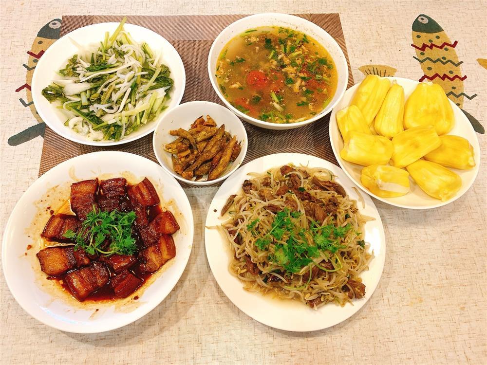 Loạt mâm cơm thịnh soạn cho 3 người chỉ với 150k, ăn được vài bữa-6