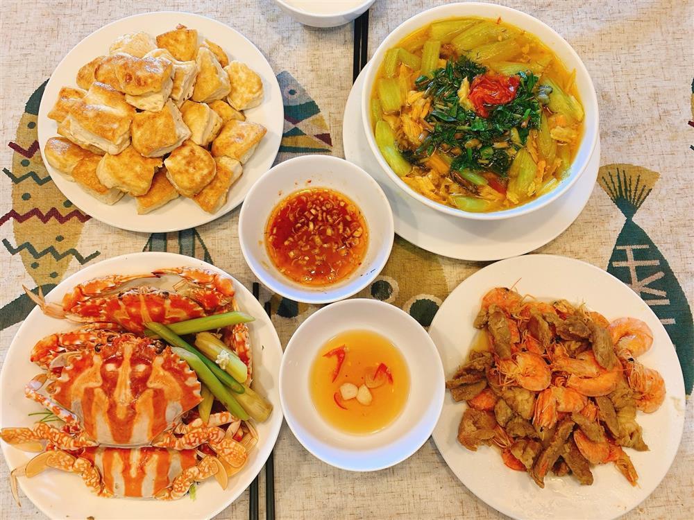 Loạt mâm cơm thịnh soạn cho 3 người chỉ với 150k, ăn được vài bữa-8