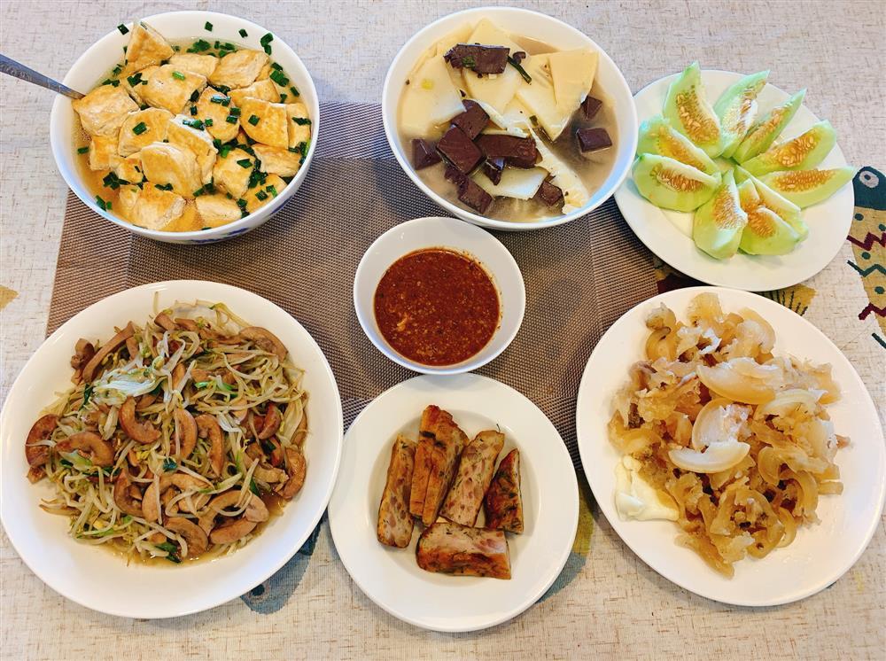 Loạt mâm cơm thịnh soạn cho 3 người chỉ với 150k, ăn được vài bữa-11