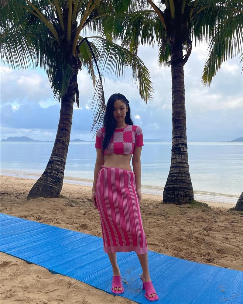 Nín thở khoảnh khắc Jennie nhảy tưng tưng suýt rơi vòng 1-1