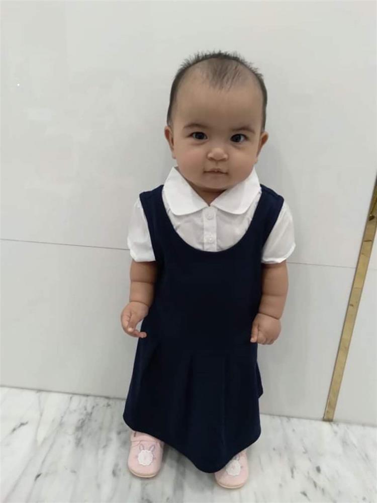 Con gái Võ Hạ Trâm mặc đầm dạ hội, trông lạ lắm à nghen-2