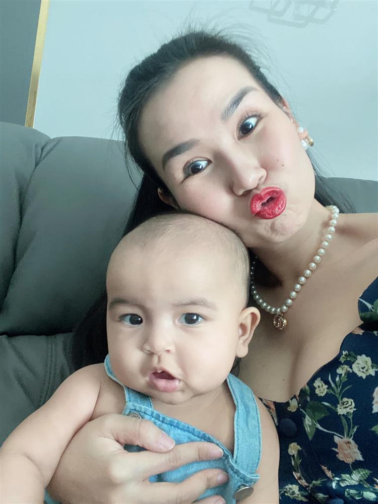 Con gái Võ Hạ Trâm mặc đầm dạ hội, trông lạ lắm à nghen-6