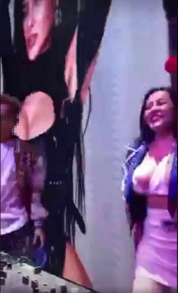 Nhảy quá sung, Ngân 98 văng hết bòng bưởi ra ngoài-2