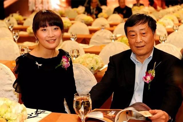 Ái nữ 40 tuổi chưa mảnh tình vắt vai, tỷ phú treo thưởng khủng-1